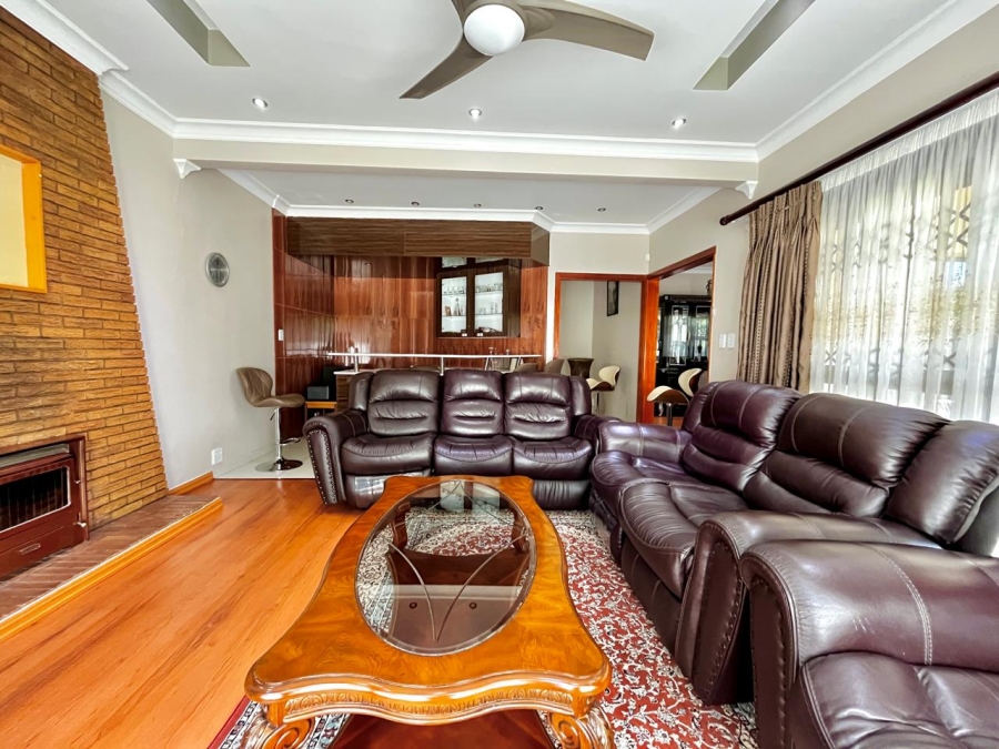 5 Bedroom Property for Sale in Signal Hill KwaZulu-Natal