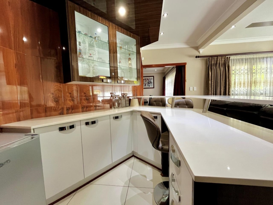 5 Bedroom Property for Sale in Signal Hill KwaZulu-Natal