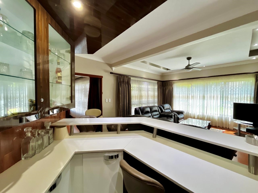 5 Bedroom Property for Sale in Signal Hill KwaZulu-Natal