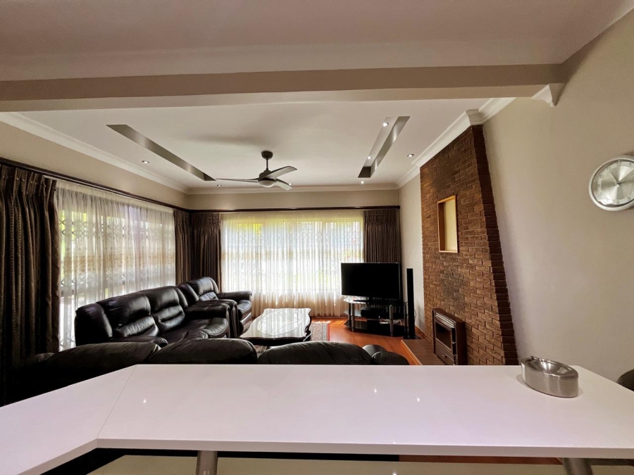 5 Bedroom Property for Sale in Signal Hill KwaZulu-Natal