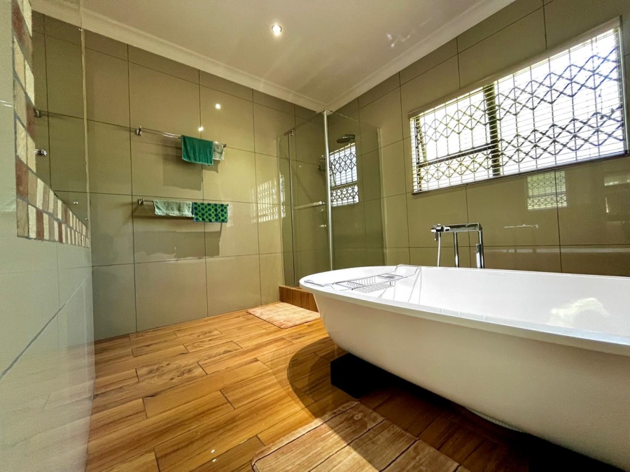 5 Bedroom Property for Sale in Signal Hill KwaZulu-Natal