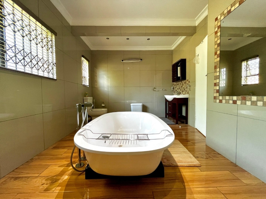 5 Bedroom Property for Sale in Signal Hill KwaZulu-Natal