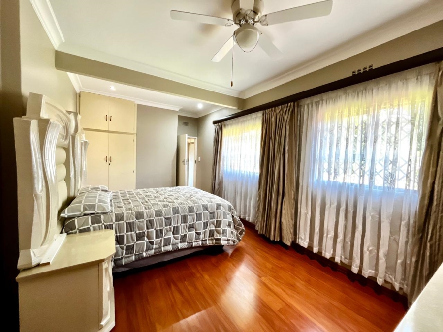 5 Bedroom Property for Sale in Signal Hill KwaZulu-Natal