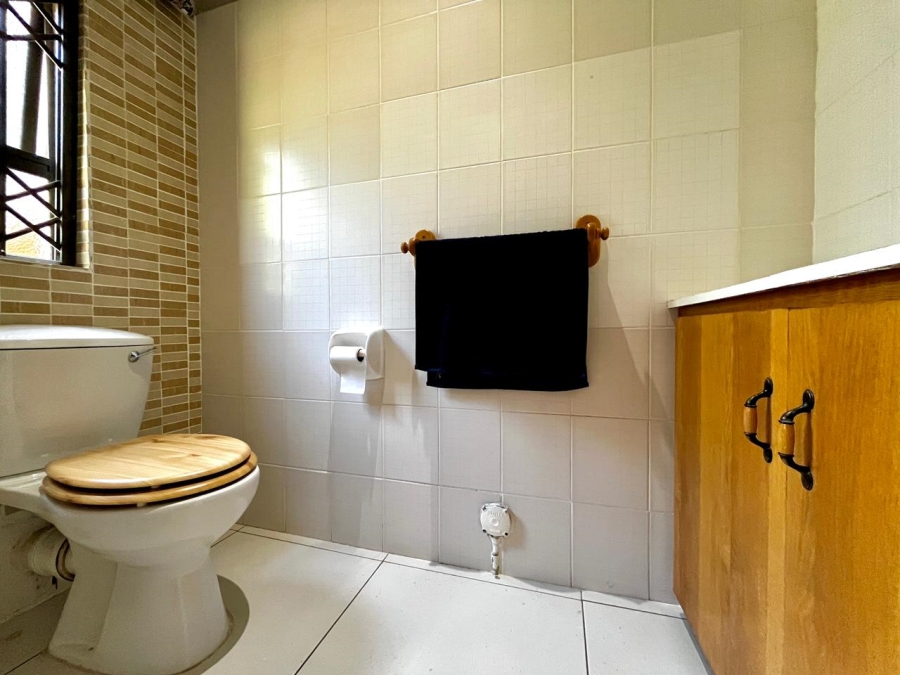 5 Bedroom Property for Sale in Signal Hill KwaZulu-Natal