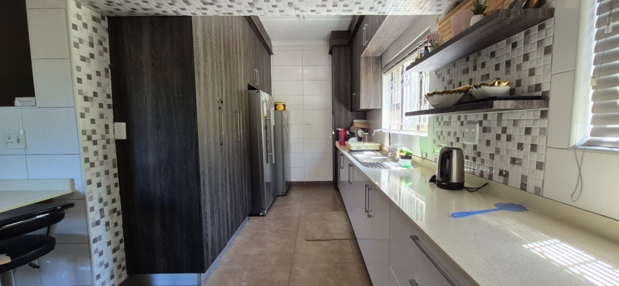 4 Bedroom Property for Sale in Parkside KwaZulu-Natal