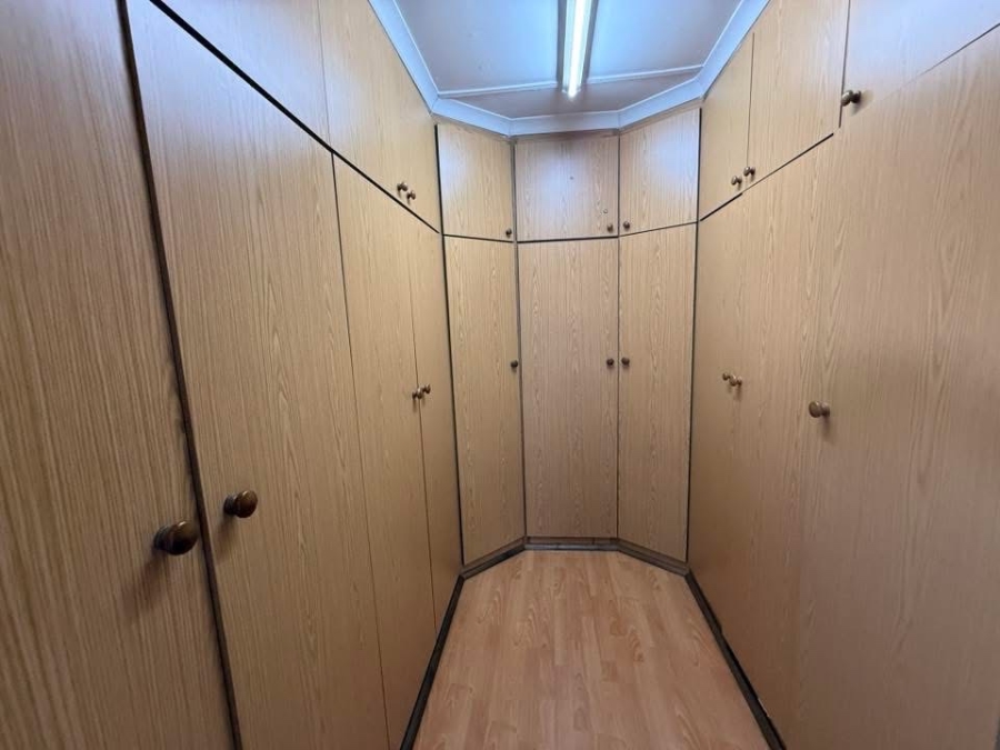 10 Bedroom Property for Sale in Mountain Rise KwaZulu-Natal