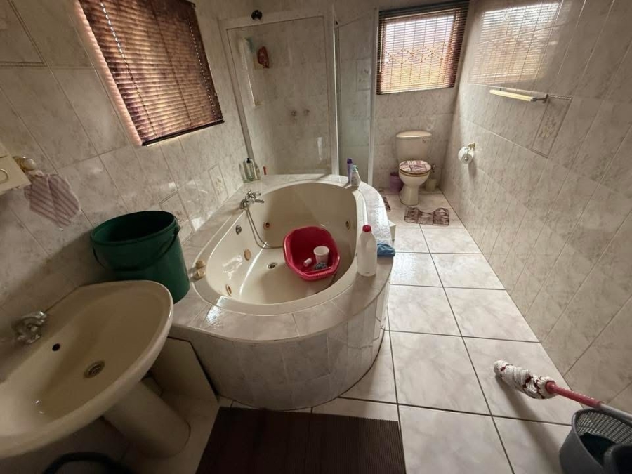 10 Bedroom Property for Sale in Mountain Rise KwaZulu-Natal