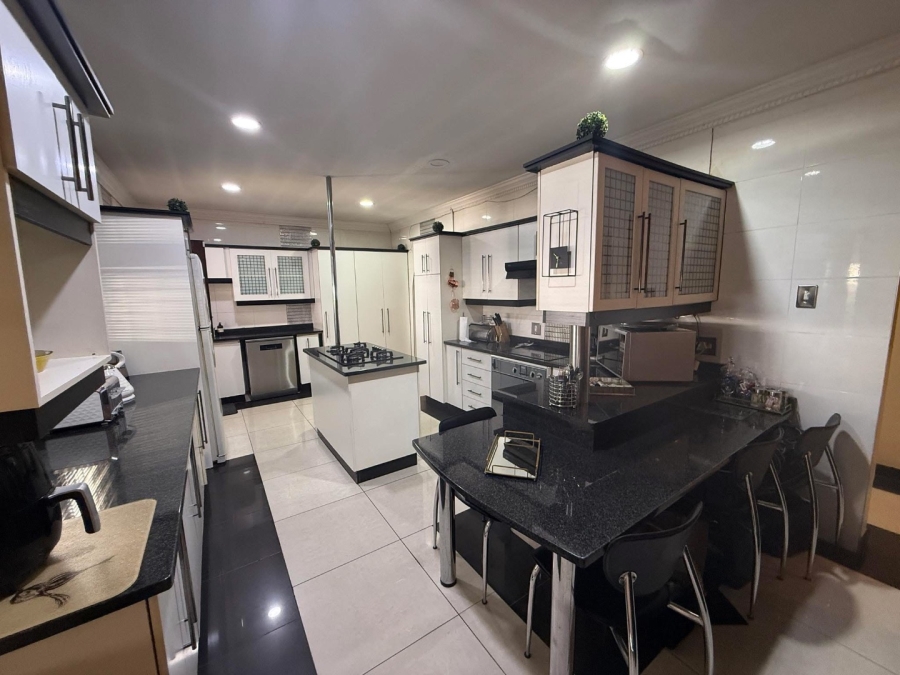  Bedroom Property for Sale in Mountain Rise KwaZulu-Natal