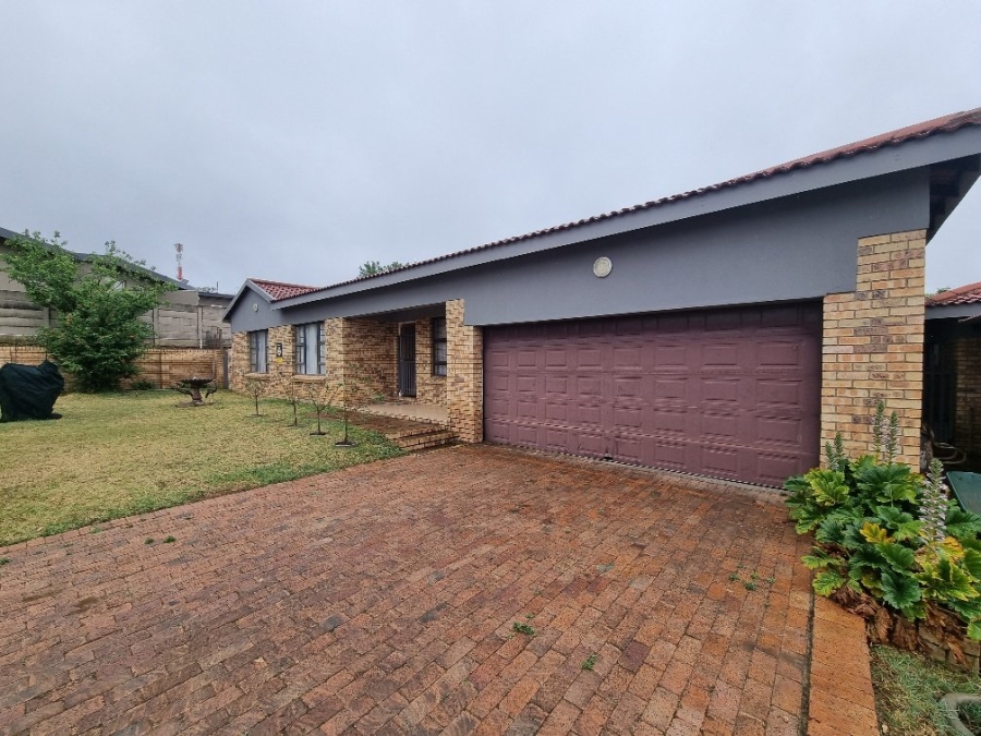 7 Bedroom Property for Sale in Pioneer Park KwaZulu-Natal