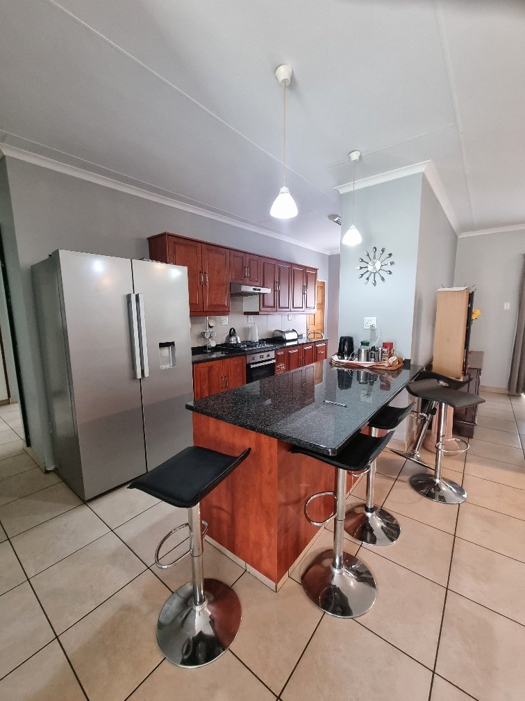 7 Bedroom Property for Sale in Pioneer Park KwaZulu-Natal