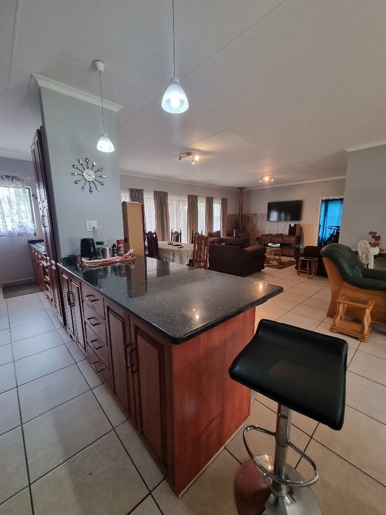 7 Bedroom Property for Sale in Pioneer Park KwaZulu-Natal