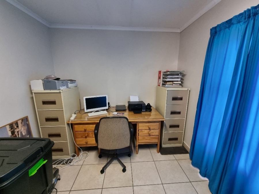 7 Bedroom Property for Sale in Pioneer Park KwaZulu-Natal