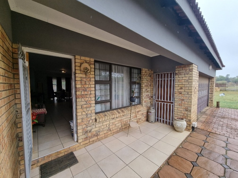 7 Bedroom Property for Sale in Pioneer Park KwaZulu-Natal