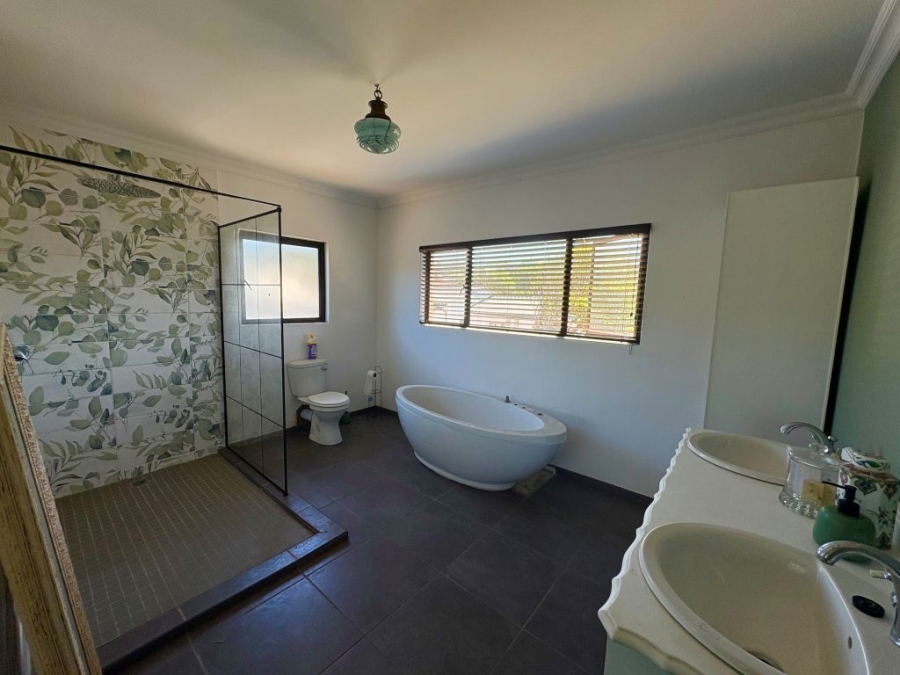 4 Bedroom Property for Sale in Southport KwaZulu-Natal