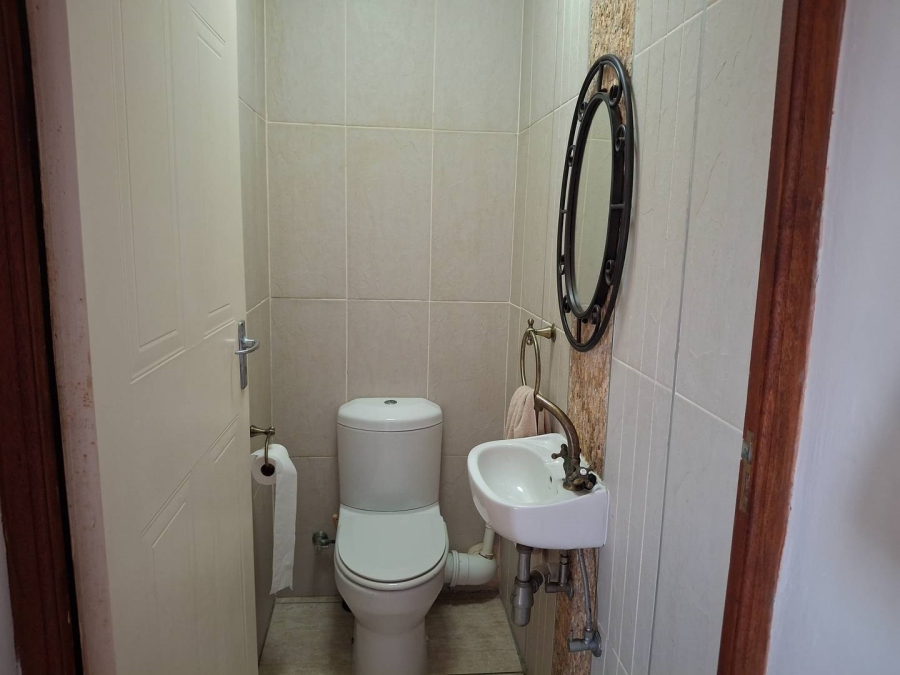 4 Bedroom Property for Sale in Uvongo KwaZulu-Natal