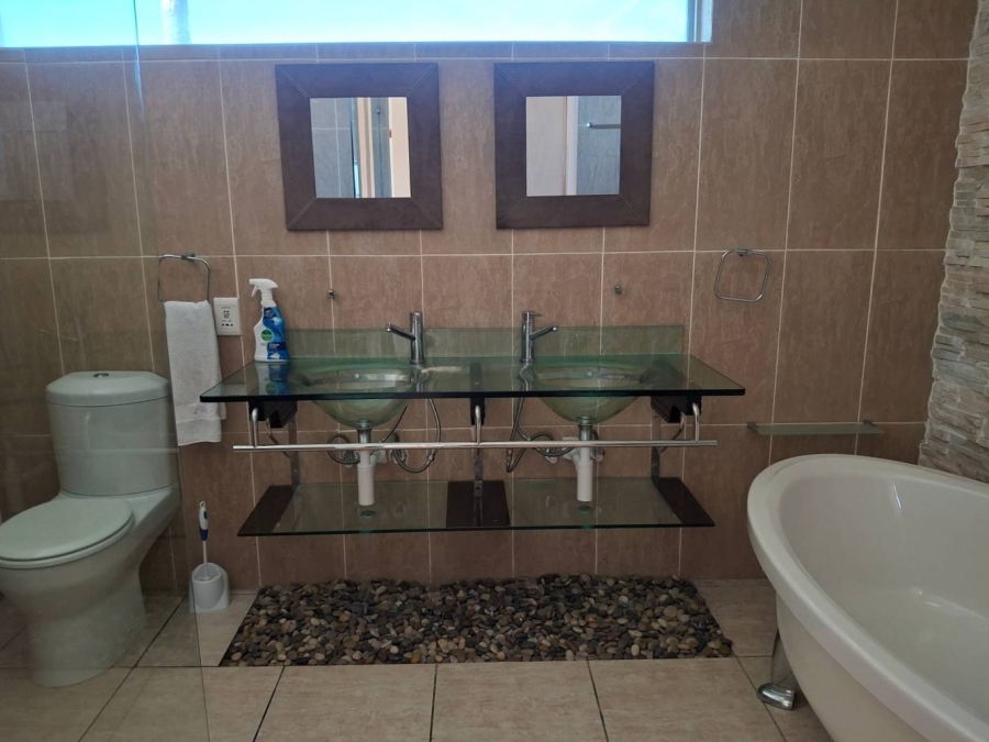 4 Bedroom Property for Sale in Uvongo KwaZulu-Natal