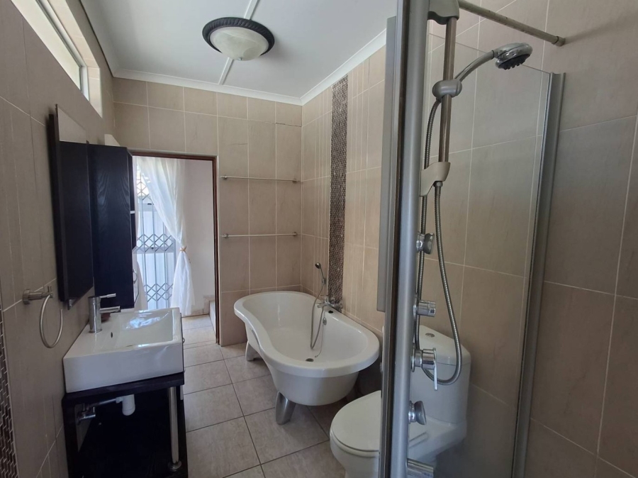 4 Bedroom Property for Sale in Uvongo KwaZulu-Natal