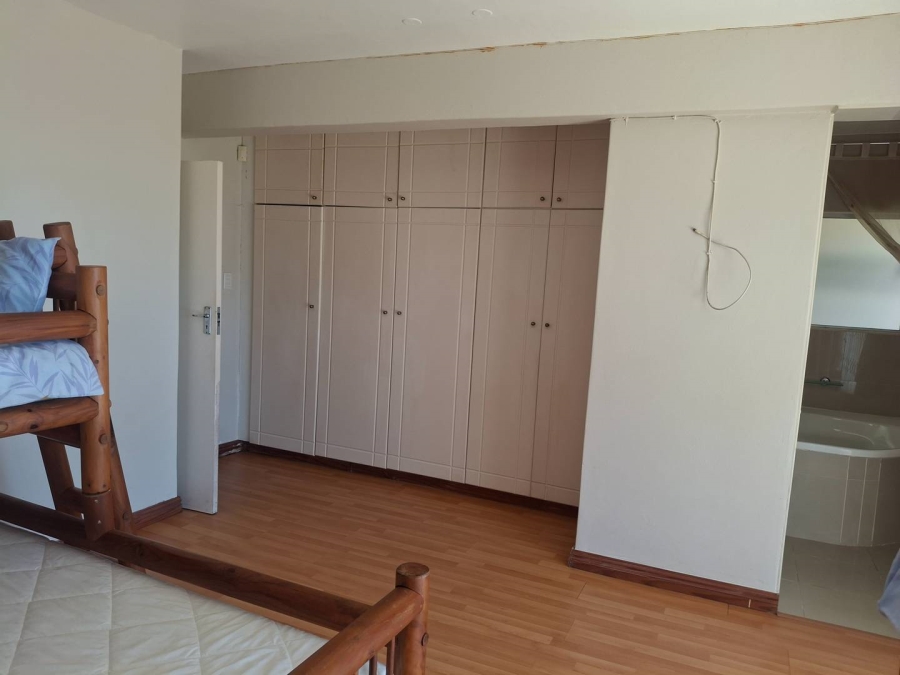 4 Bedroom Property for Sale in Uvongo KwaZulu-Natal