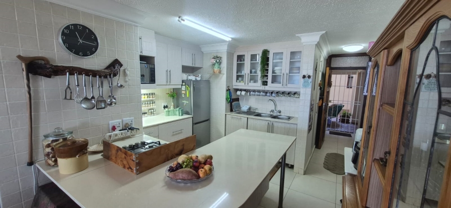 3 Bedroom Property for Sale in Uvongo KwaZulu-Natal