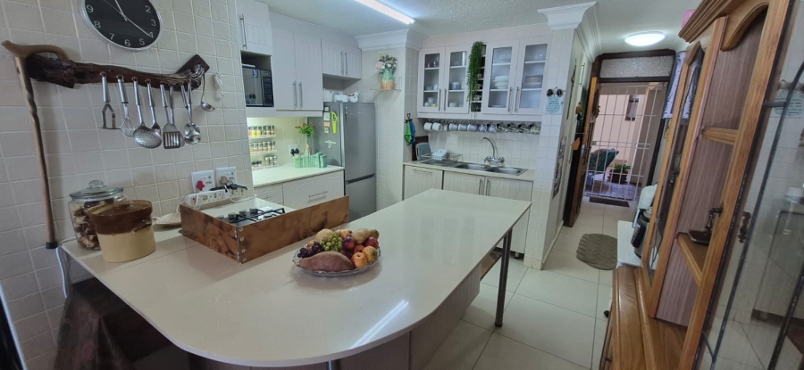 3 Bedroom Property for Sale in Uvongo KwaZulu-Natal