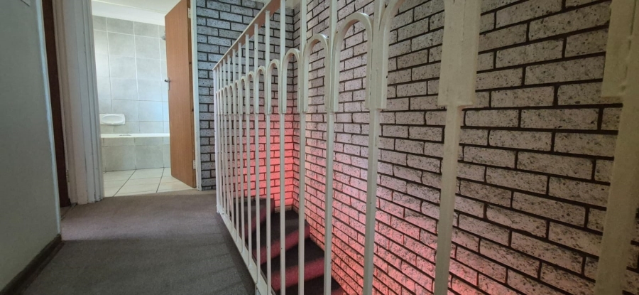 2 Bedroom Property for Sale in Huttenheights KwaZulu-Natal