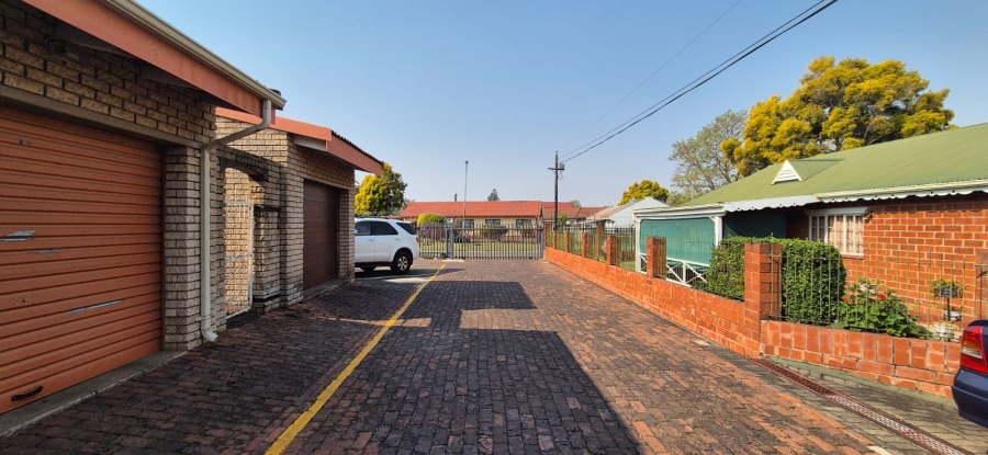 2 Bedroom Property for Sale in Huttenheights KwaZulu-Natal