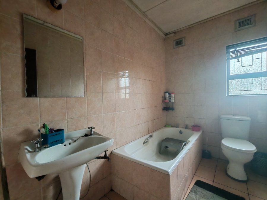 To Let 3 Bedroom Property for Rent in Larkfield KwaZulu-Natal