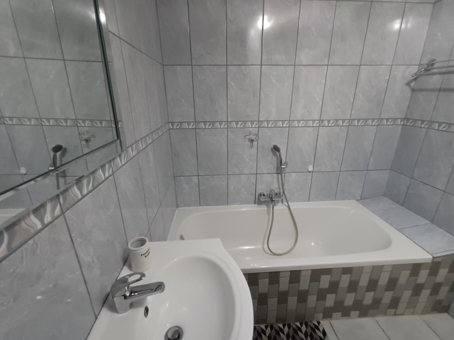 2 Bedroom Property for Sale in Uvongo Beach KwaZulu-Natal