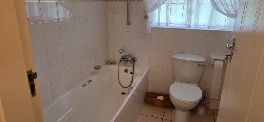 3 Bedroom Property for Sale in Umtentweni KwaZulu-Natal