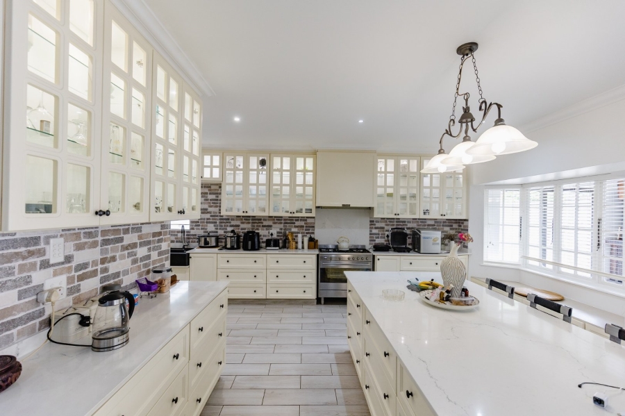 5 Bedroom Property for Sale in Umtentweni KwaZulu-Natal