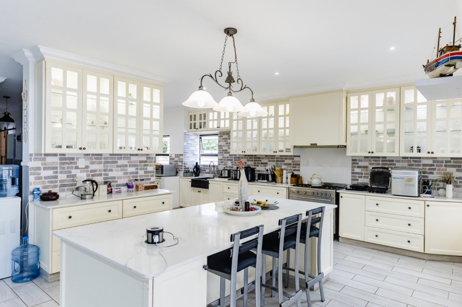 5 Bedroom Property for Sale in Umtentweni KwaZulu-Natal