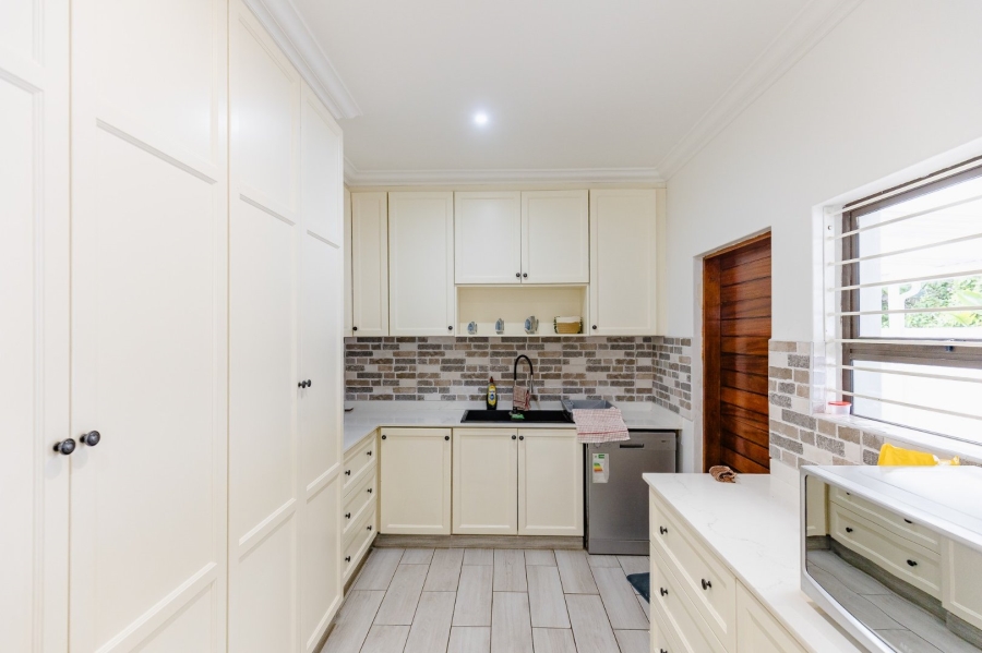 5 Bedroom Property for Sale in Umtentweni KwaZulu-Natal