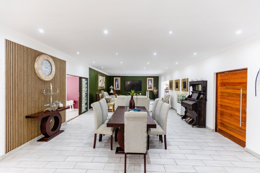 5 Bedroom Property for Sale in Umtentweni KwaZulu-Natal