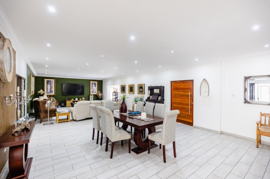 5 Bedroom Property for Sale in Umtentweni KwaZulu-Natal