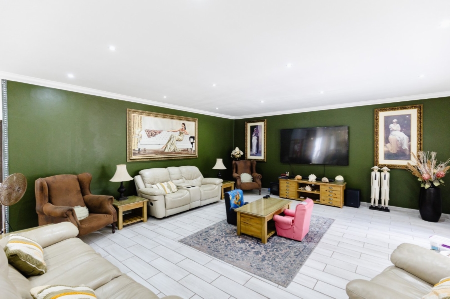 5 Bedroom Property for Sale in Umtentweni KwaZulu-Natal