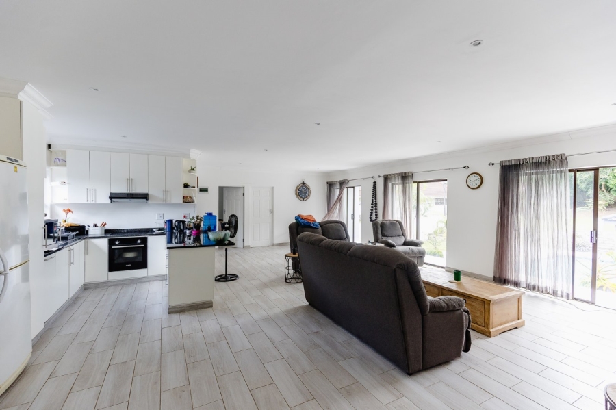 5 Bedroom Property for Sale in Umtentweni KwaZulu-Natal