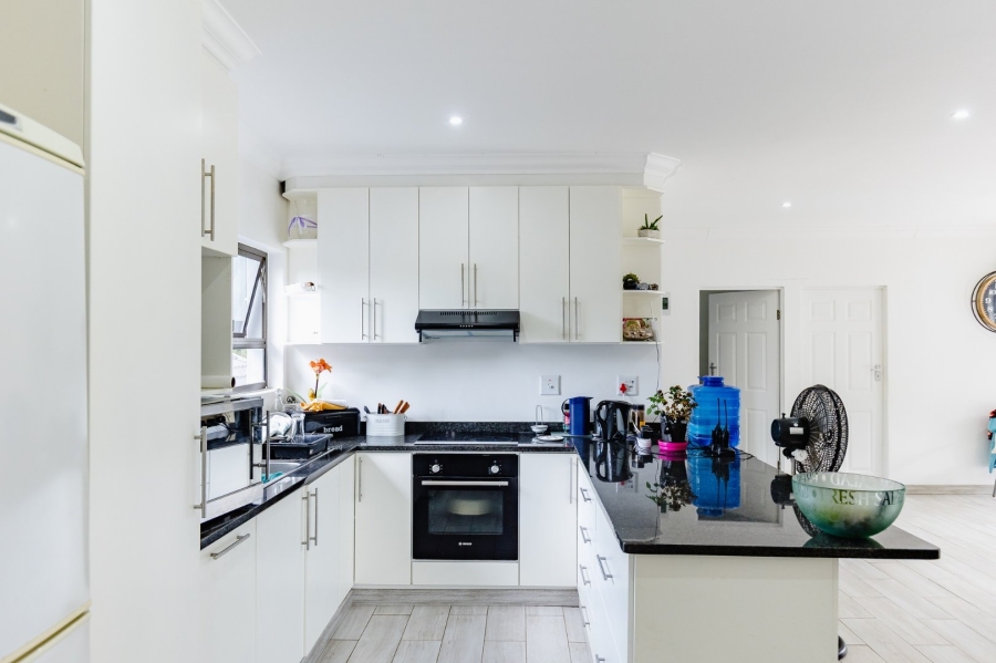 5 Bedroom Property for Sale in Umtentweni KwaZulu-Natal