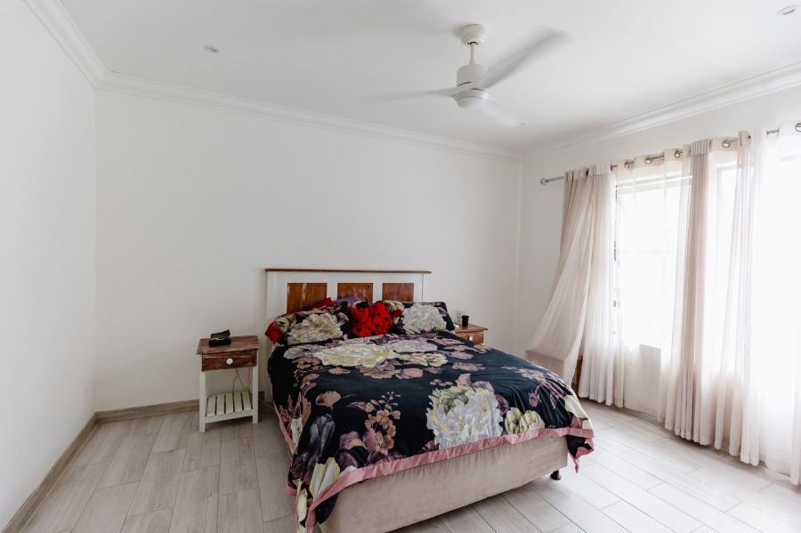 5 Bedroom Property for Sale in Umtentweni KwaZulu-Natal