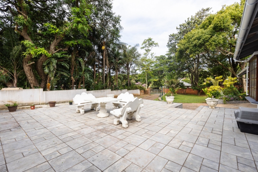 5 Bedroom Property for Sale in Umtentweni KwaZulu-Natal