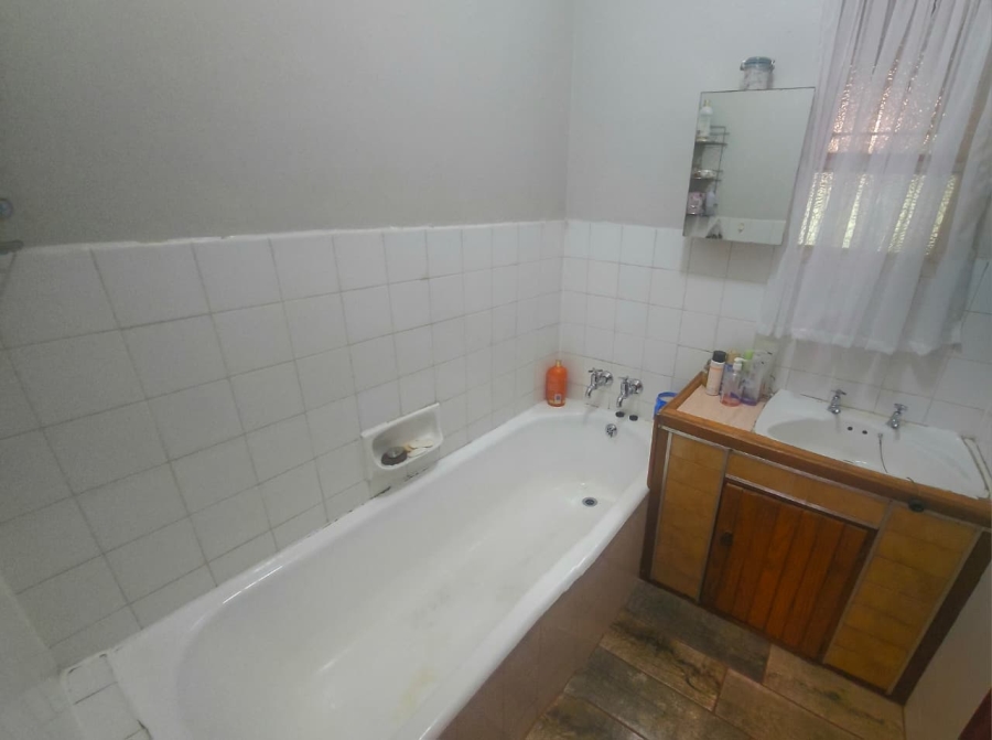 3 Bedroom Property for Sale in Sunnyridge KwaZulu-Natal