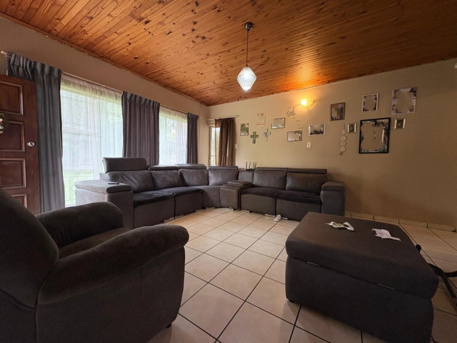 4 Bedroom Property for Sale in Schuinshoogte KwaZulu-Natal