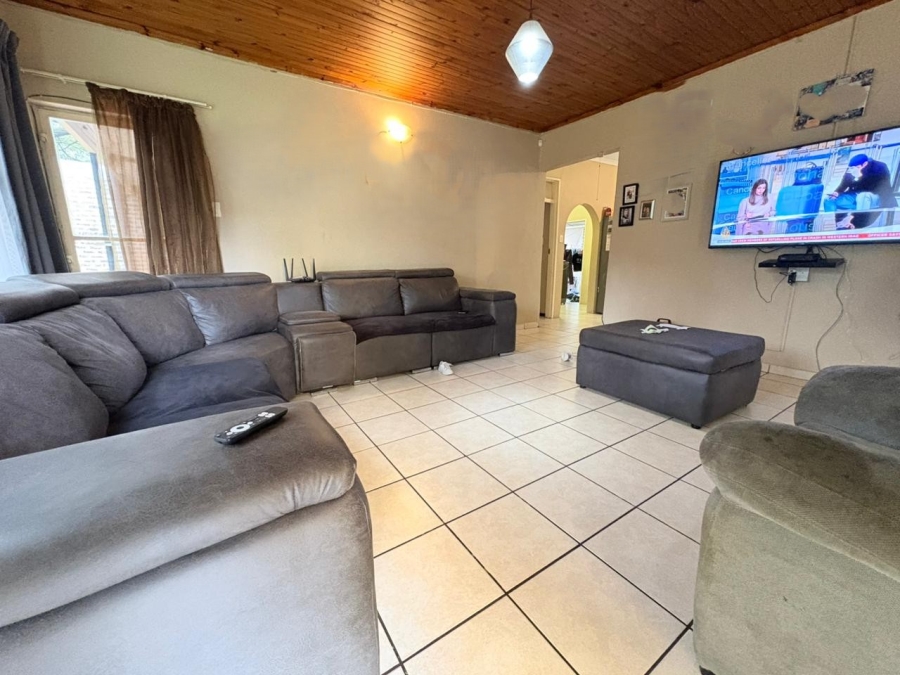 4 Bedroom Property for Sale in Schuinshoogte KwaZulu-Natal