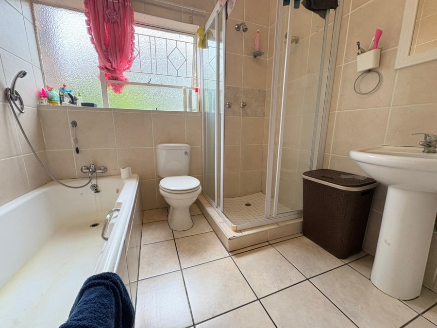 4 Bedroom Property for Sale in Schuinshoogte KwaZulu-Natal