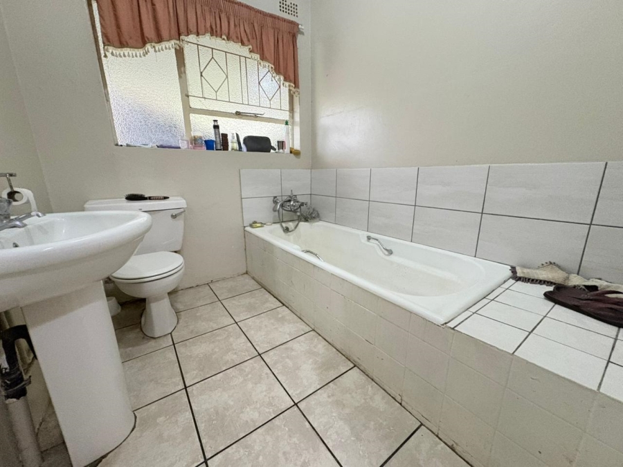 4 Bedroom Property for Sale in Schuinshoogte KwaZulu-Natal