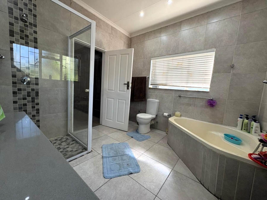 3 Bedroom Property for Sale in Pioneer Park KwaZulu-Natal