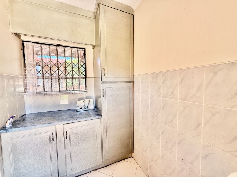 4 Bedroom Property for Sale in Huttenheights KwaZulu-Natal