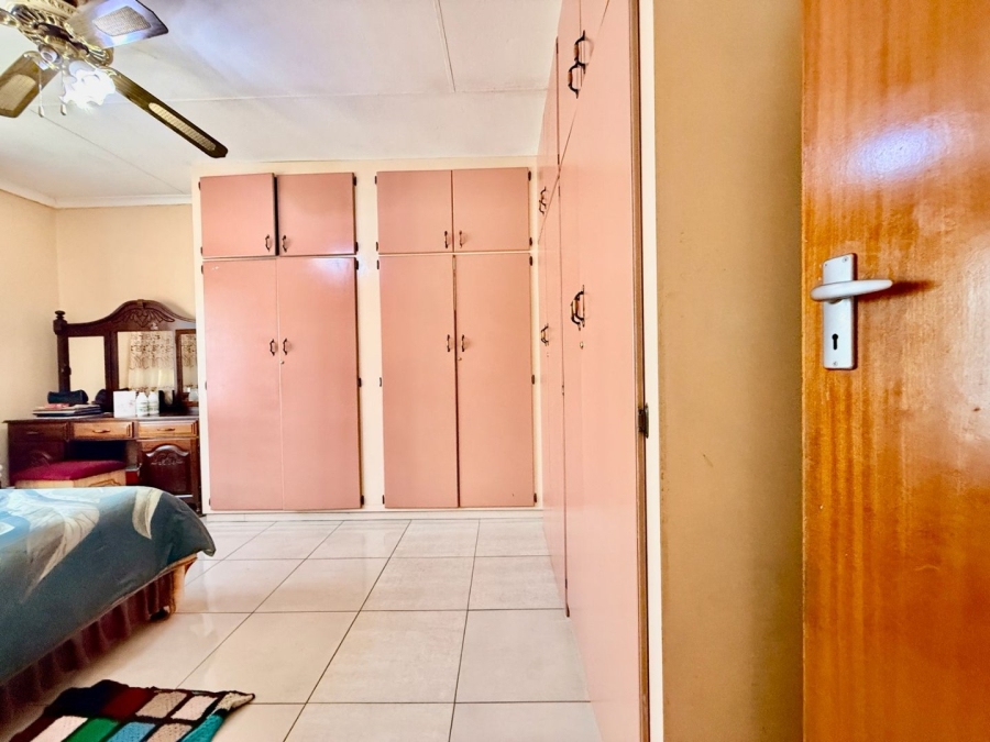 4 Bedroom Property for Sale in Huttenheights KwaZulu-Natal