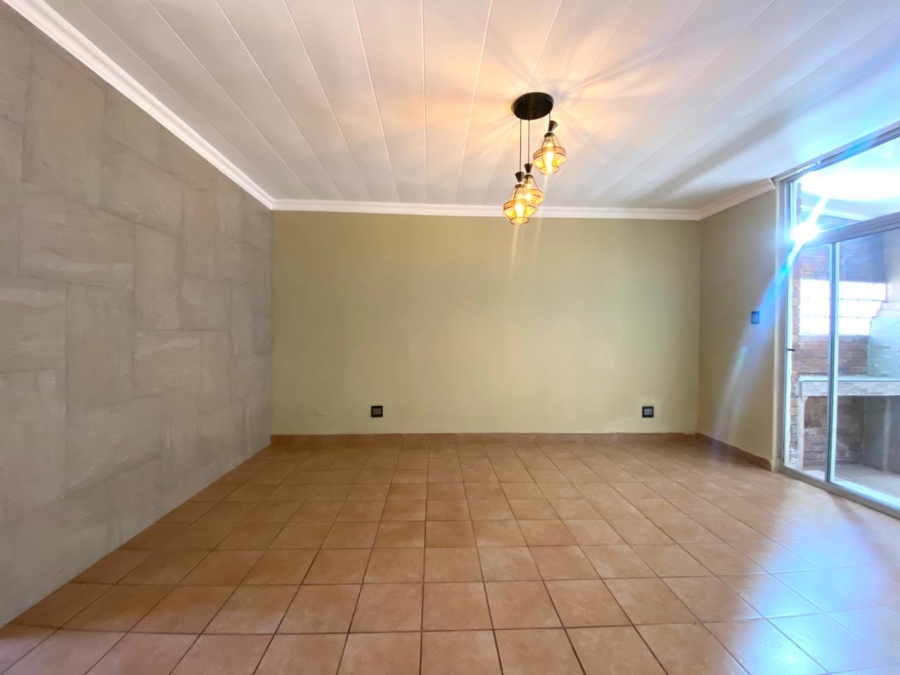 2 Bedroom Property for Sale in Huttenheights KwaZulu-Natal