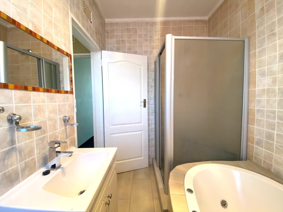 2 Bedroom Property for Sale in Huttenheights KwaZulu-Natal