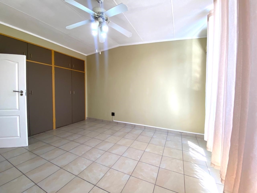 2 Bedroom Property for Sale in Huttenheights KwaZulu-Natal